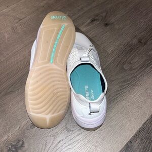 Nonslip, nursing shoes